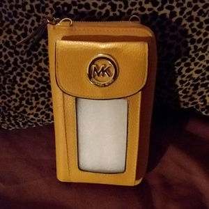 michael kors cell phone crossbody